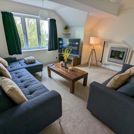 Large Apartment With Parking Γκίλντφορντ Εξωτερικό φωτογραφία